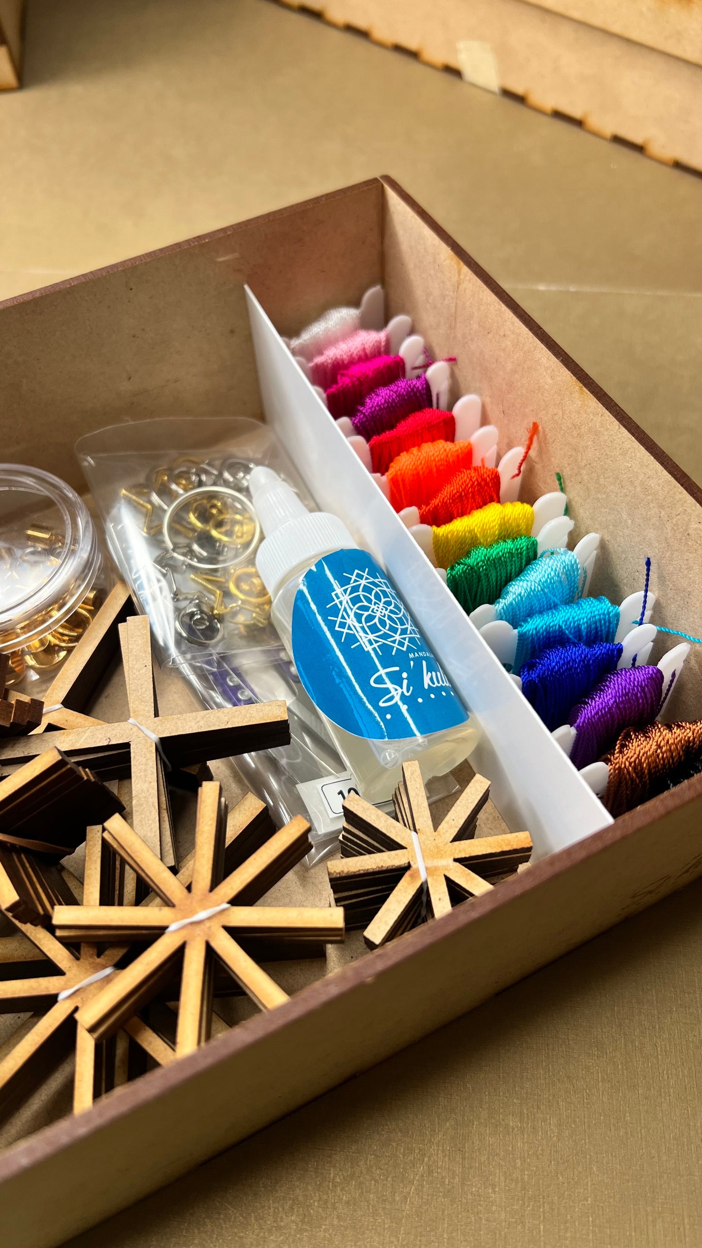 Getting Started with Woven Mandalas: Course and Kit with Bases and Accessories (Includes Domestic Shipping)