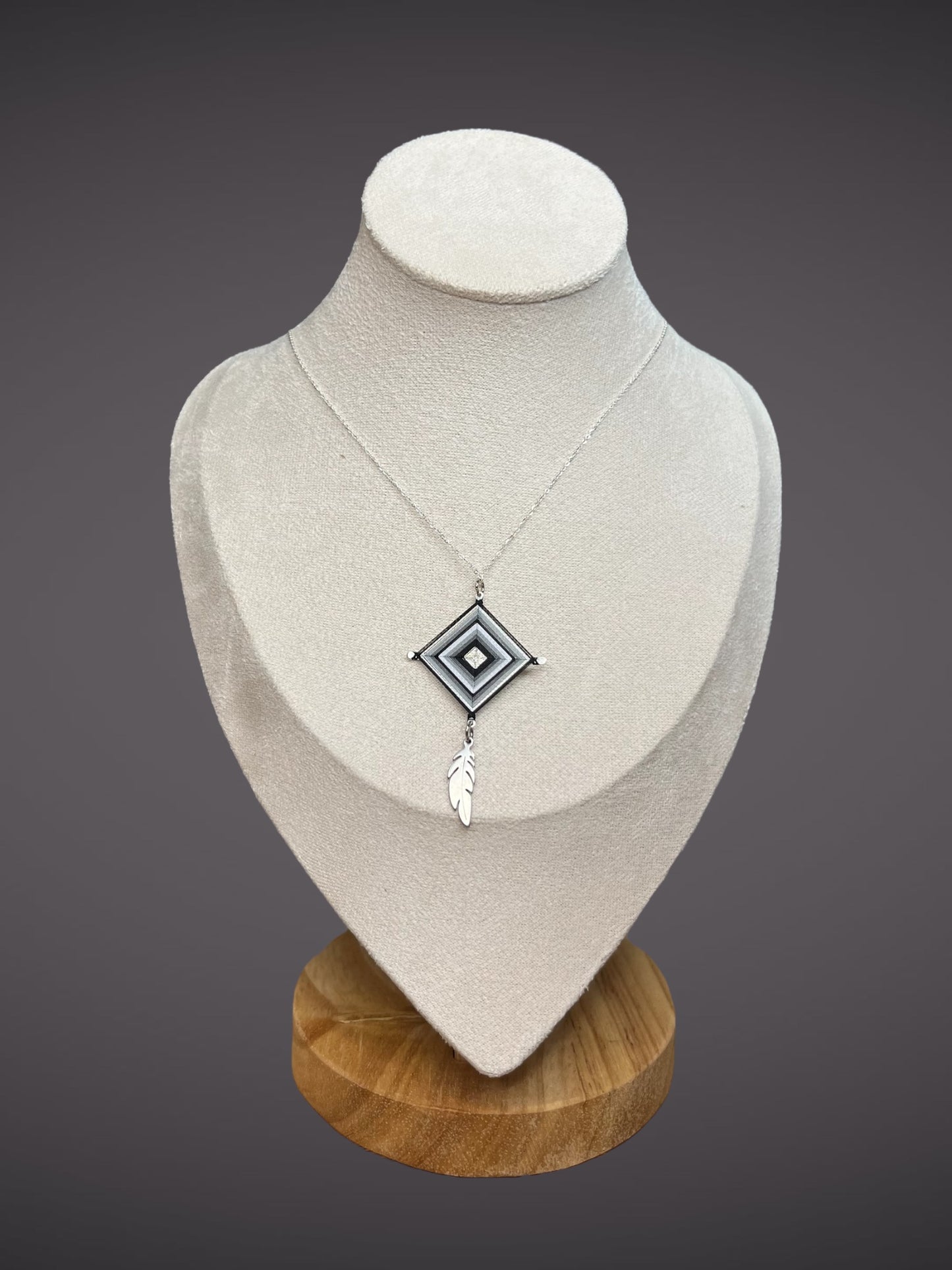 Collar Rombo Sagrado plata .925 o macramé