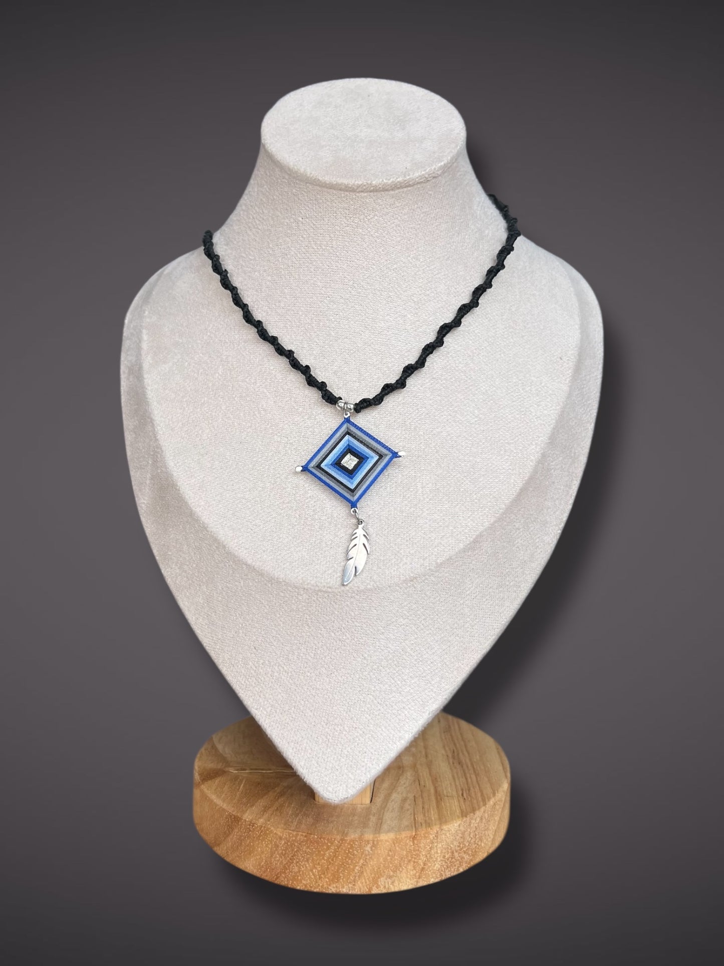 Collar Rombo Sagrado plata .925 o macramé
